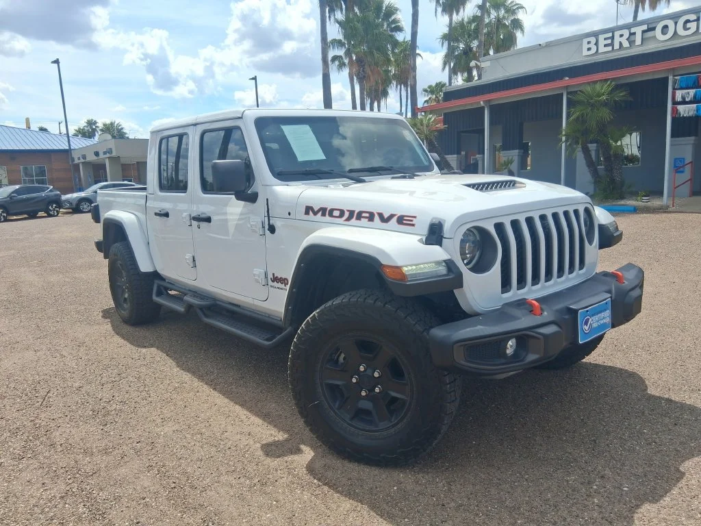 Used 2023 White Jeep Mojave image 1