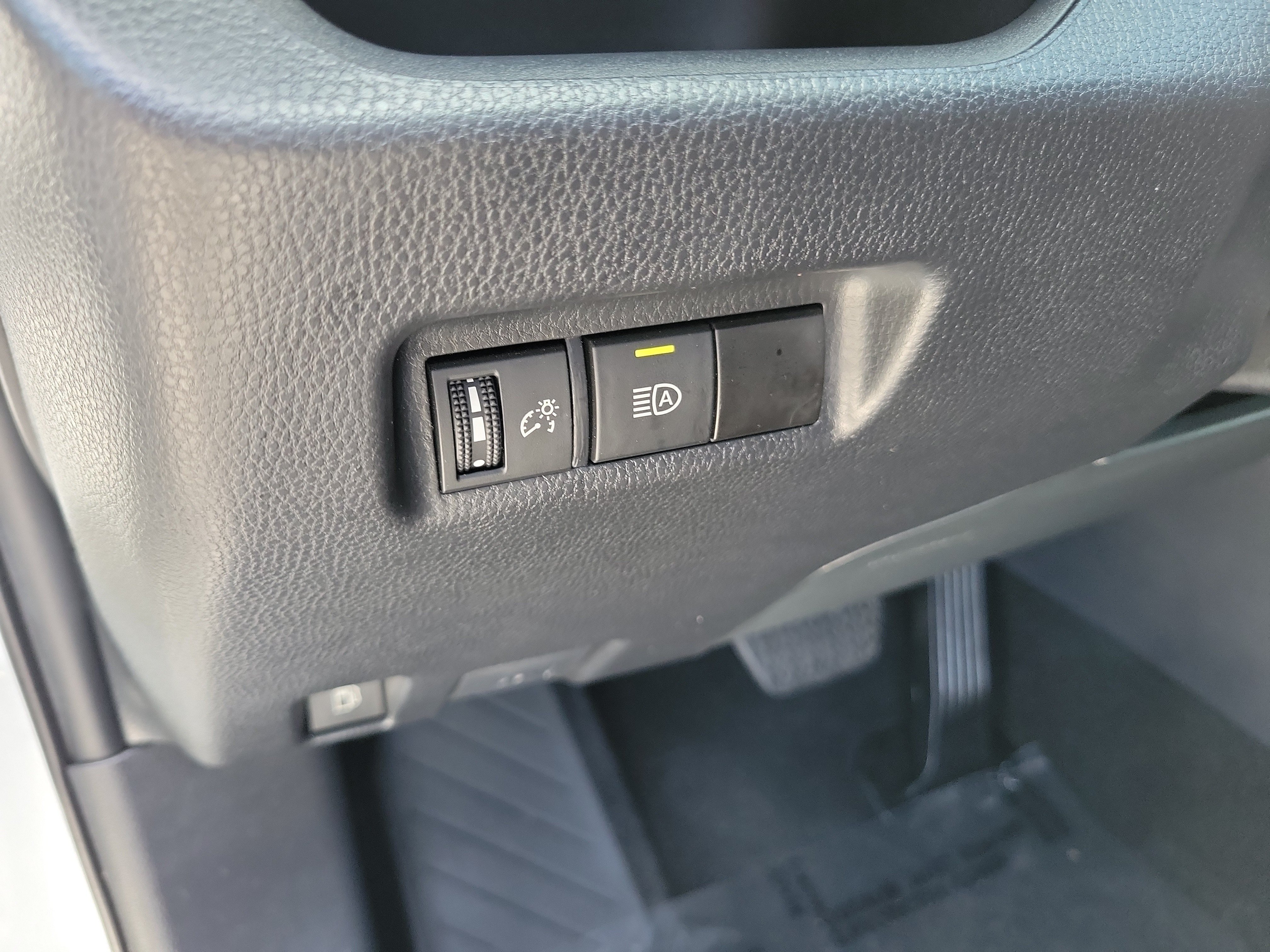 Certified Used 2024 Pearl Toyota Hybrid SE image 23
