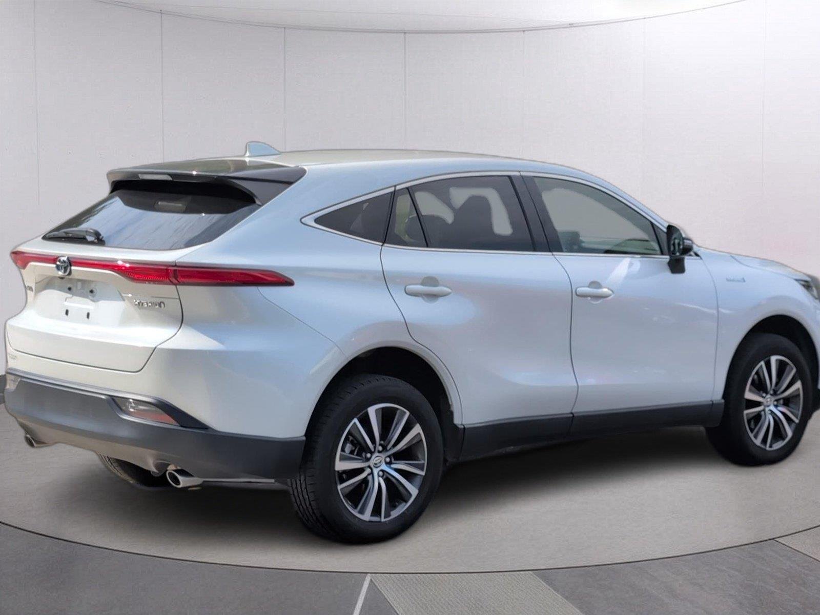 Used 2021 Blizzard Pearl Toyota LE image 6