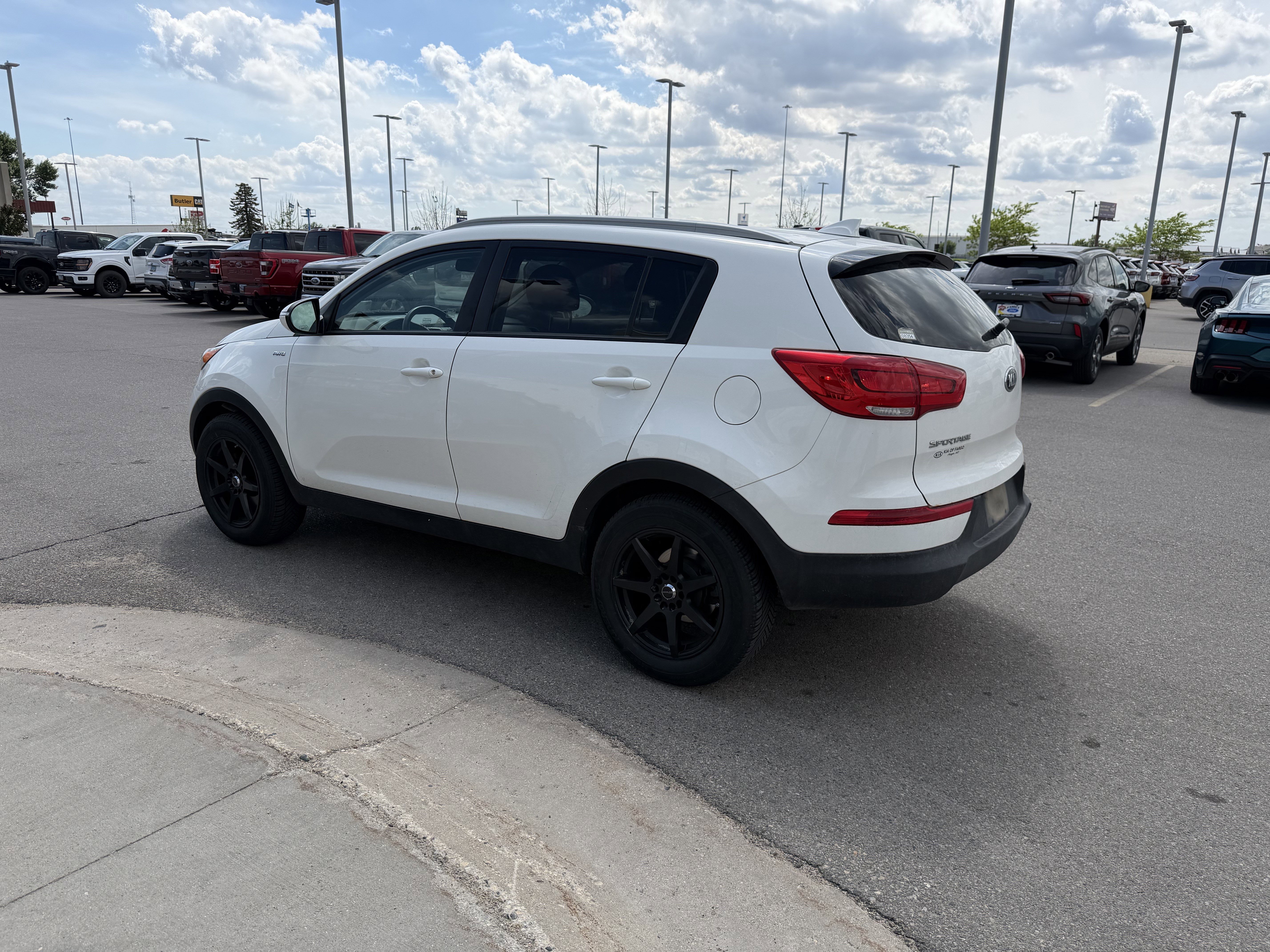 Used 2015 Clear White Kia LX image 3