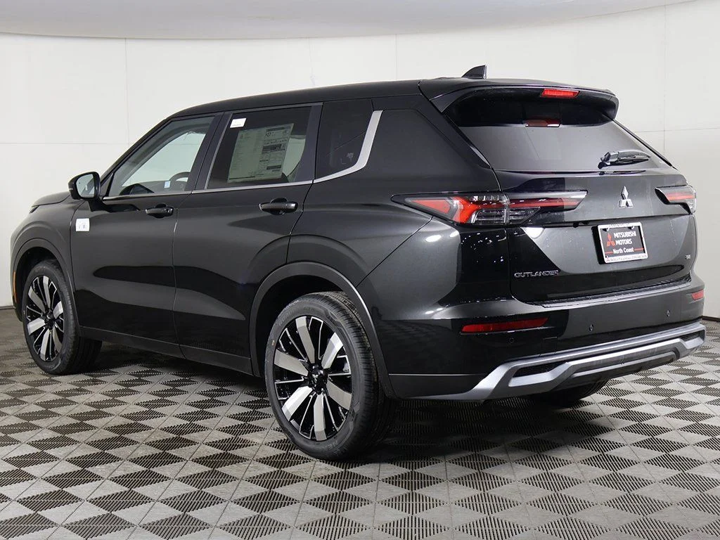 New 2026 Black Mitsubishi SE image 10