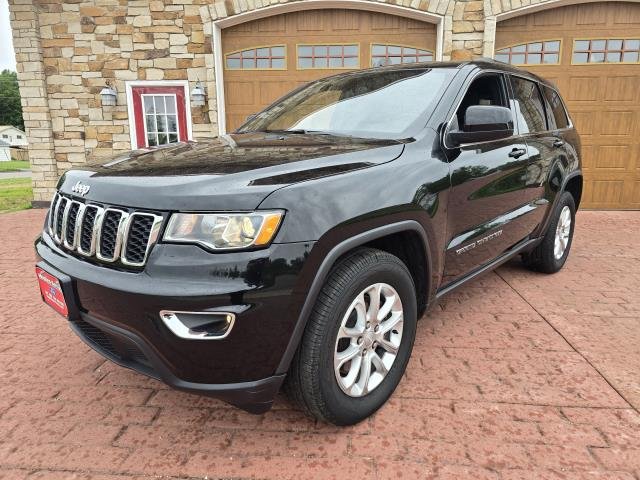 Used 2021 Diamond Black JEEP LAREDO image 7