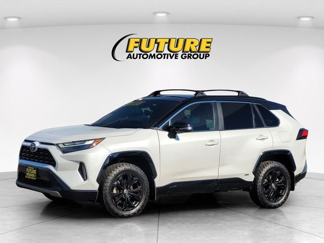 Used 2024 Off-white Toyota XSE image 5