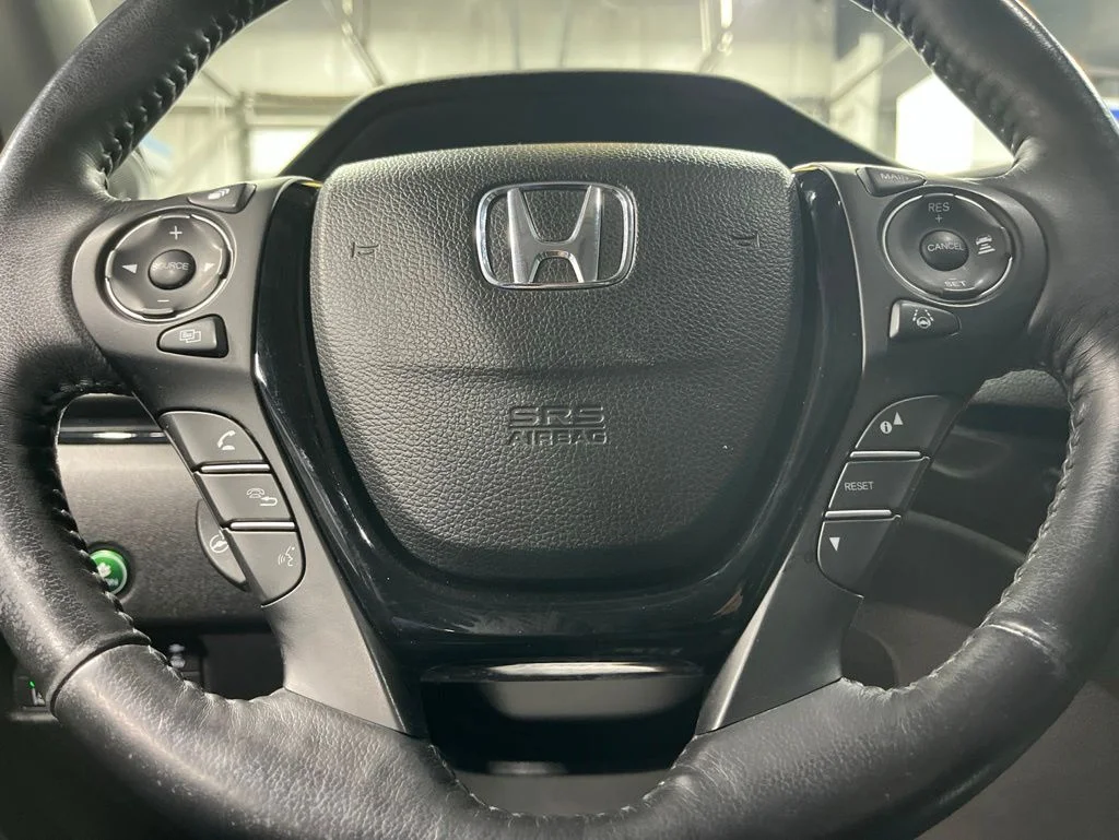 Certified Used 2017 Lunar Silver Metallic Honda RTL-E image 18