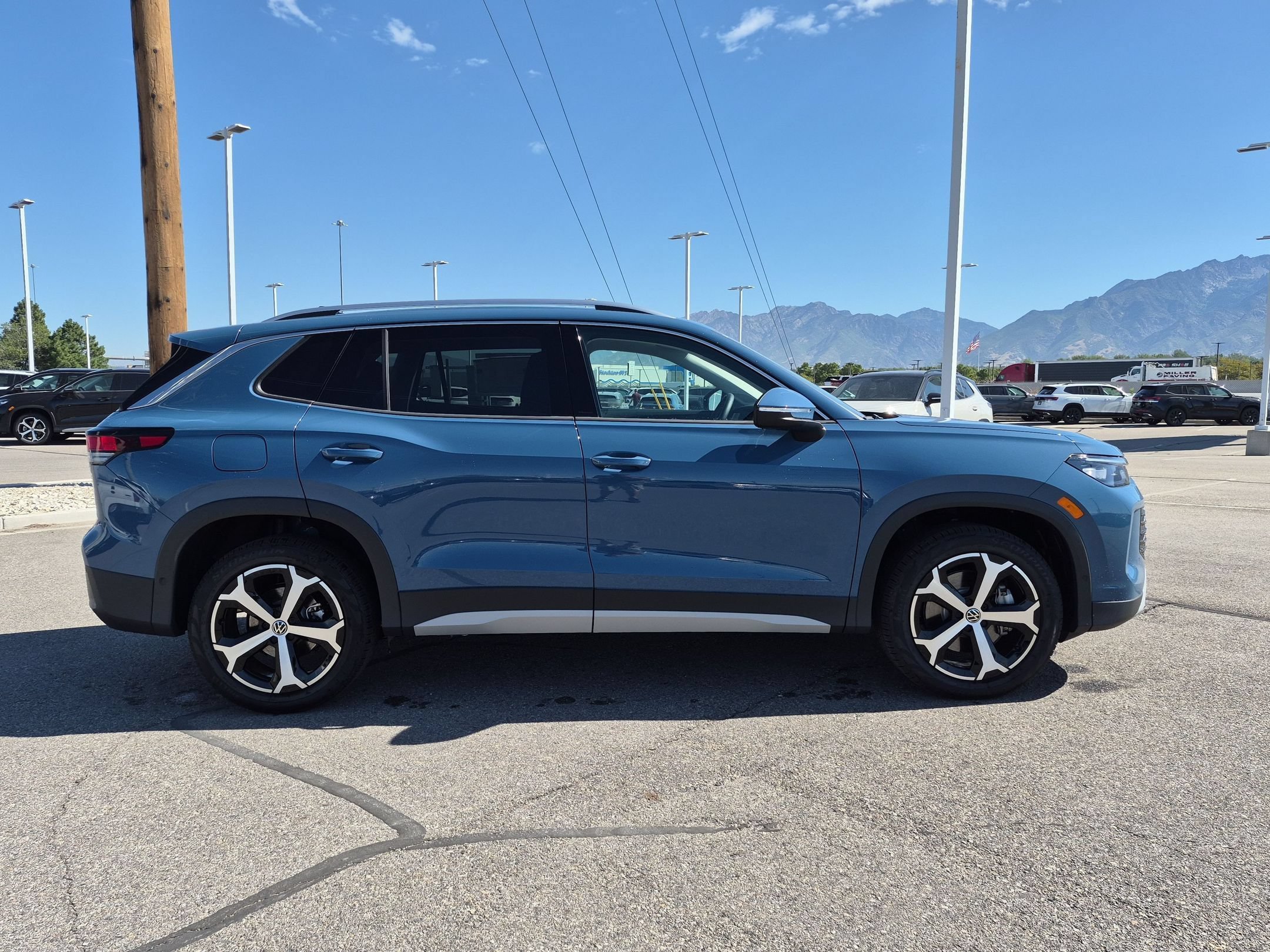 New 2026 Monterey Blue Pearl Volkswagen SE image 2