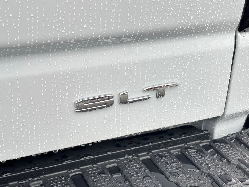 New 2026 Glacier White Tricoat GMC SLT image 25