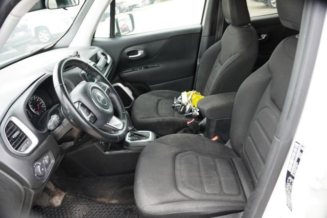 Used 2019 White Jeep Latitude image 4