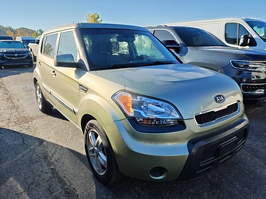 Used 2011 Green Kia Plus image 11