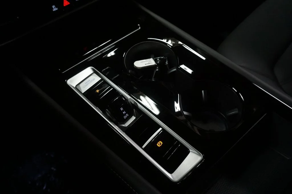 New 2026 Black Volkswagen 2.0T SE w/Technology image 19