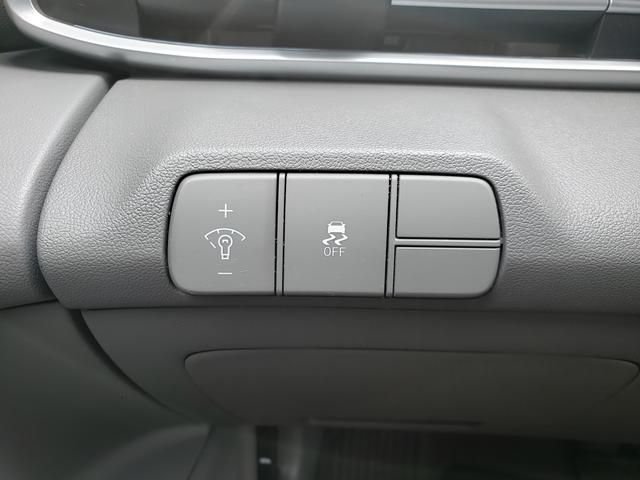 Used 2025 White Hyundai SEL Convenience image 23