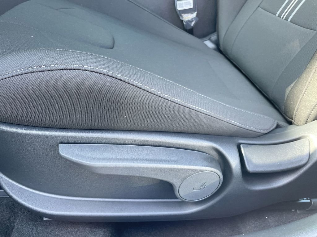2025 Hyundai Elantra Blue - Photo 38