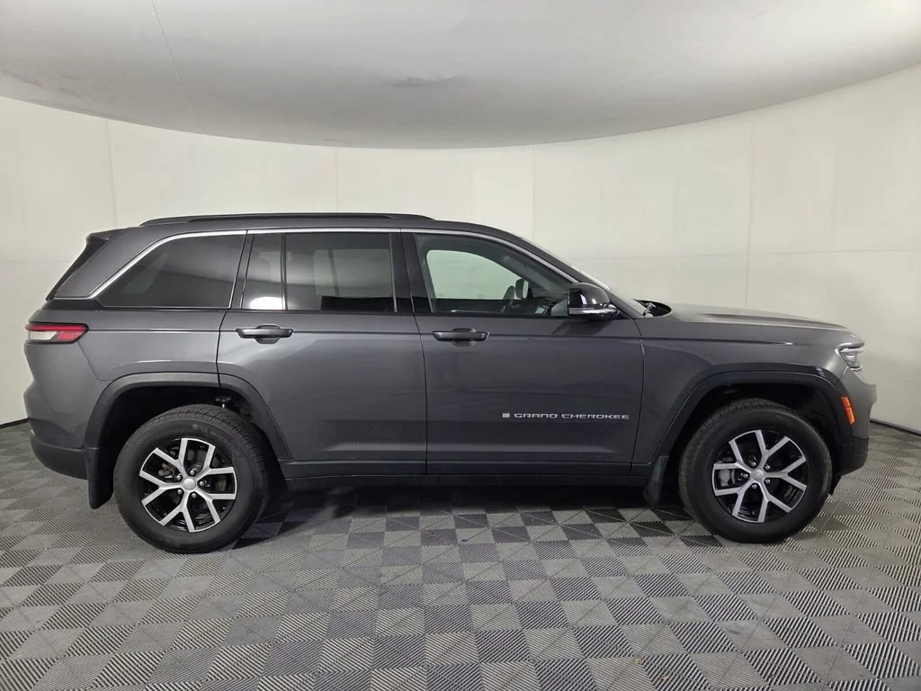 Used 2025 Baltic Gray Metallic Clearcoat Jeep Limited image 6