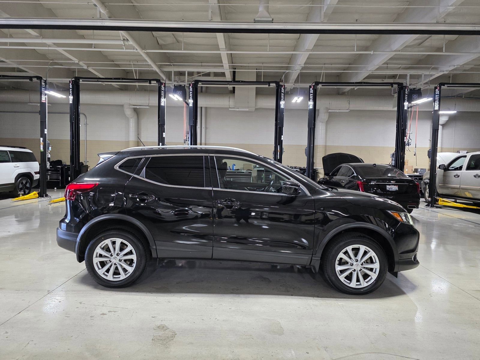 Used 2018  Nissan SV image 8