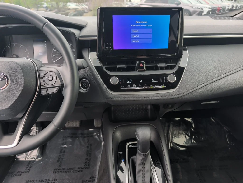 Used 2024  Toyota SE image 9