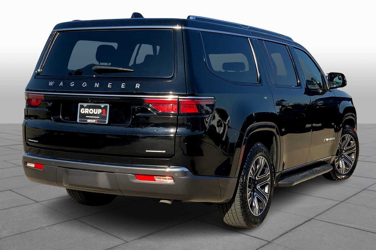 Used 2022 Diamond Black Crystal Pearlcoat Jeep Series III image 13