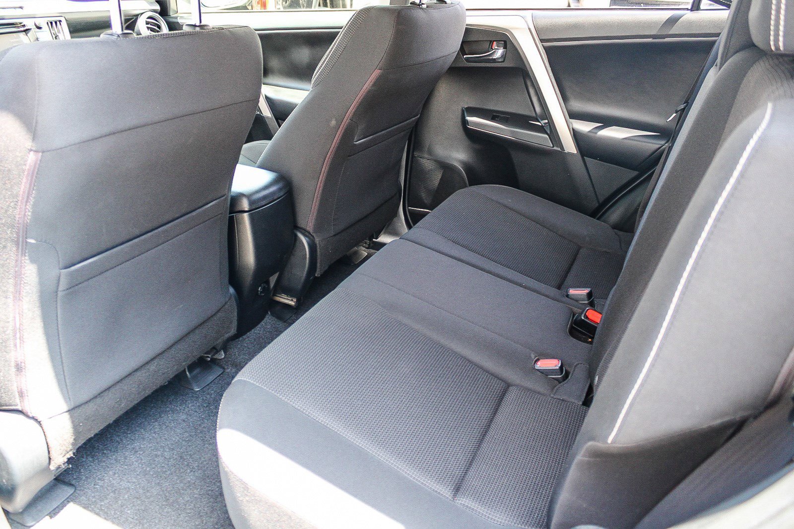 Used 2018 Electric Storm Blue Toyota XLE image 18