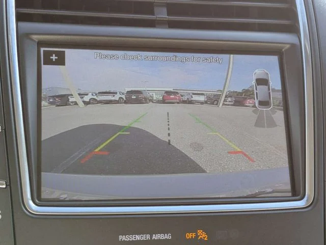 Certified Used 2017 White Gold Metallic Lincoln Select image 21