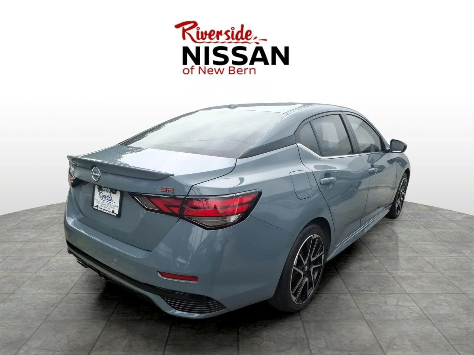 Used 2025 Gray Nissan SR image 2