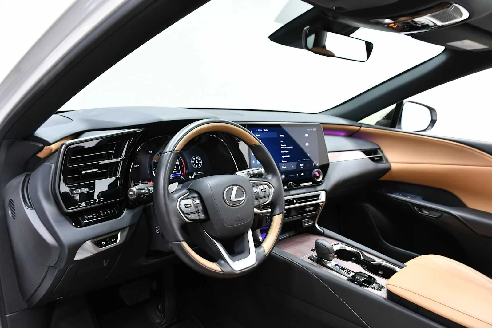 Used 2025 Eminent White Pearl Lexus Premium Plus image 16