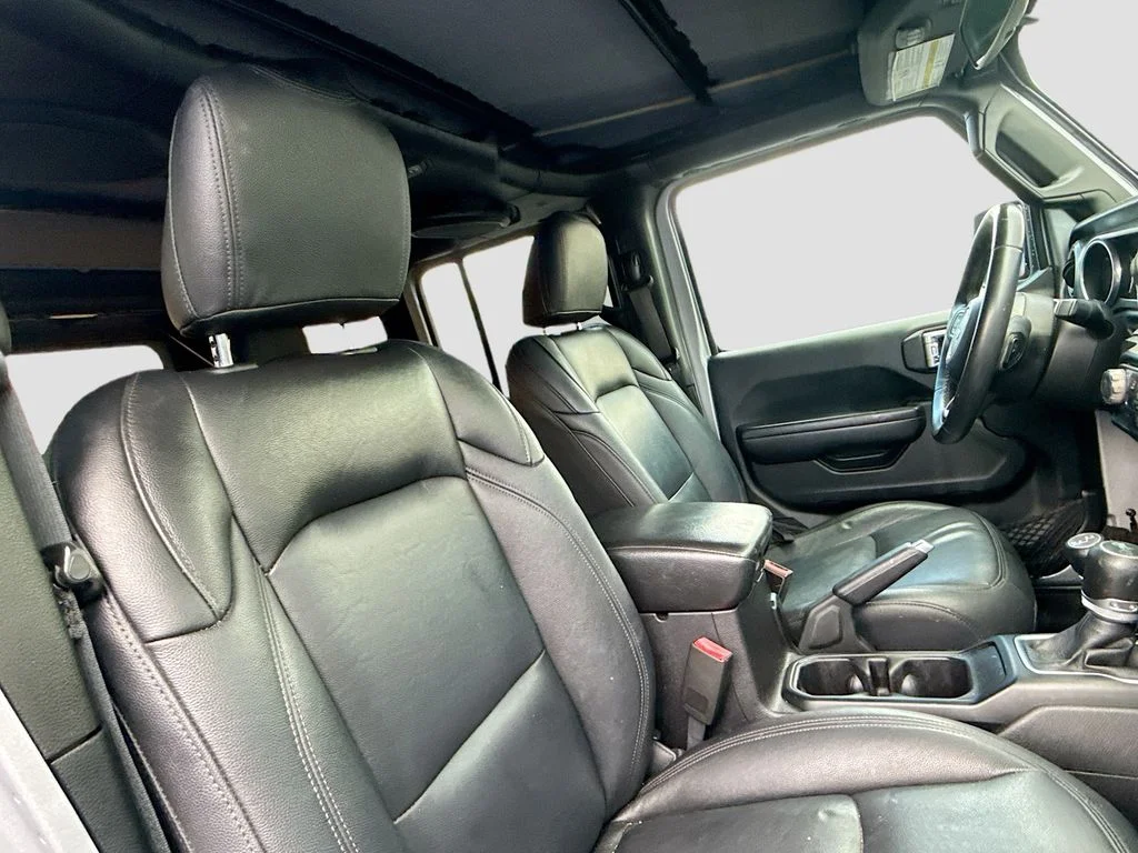 Used 2018 Silver Jeep Unlimited Sport S image 29
