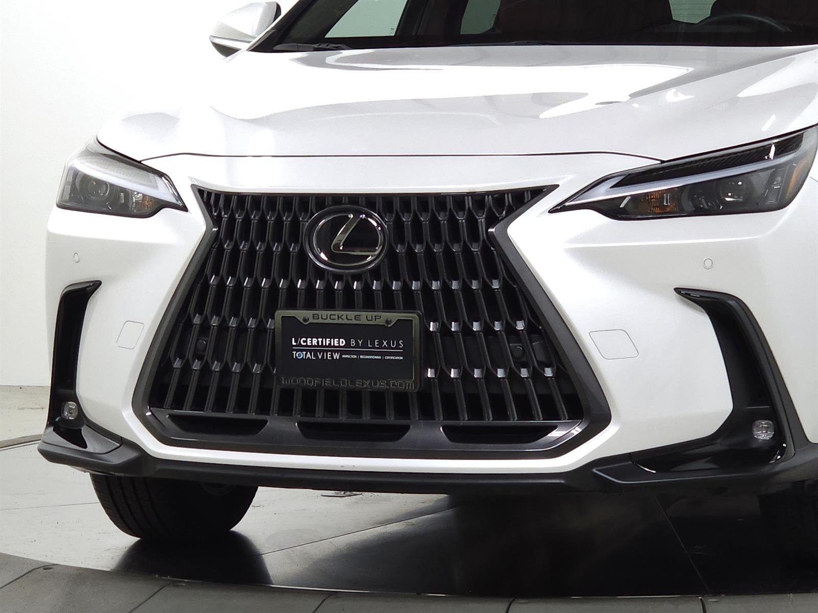 Certified Used 2025 White Lexus  image 3