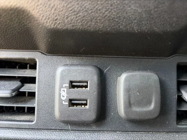 Used 2020 Black GMC SLE image 28