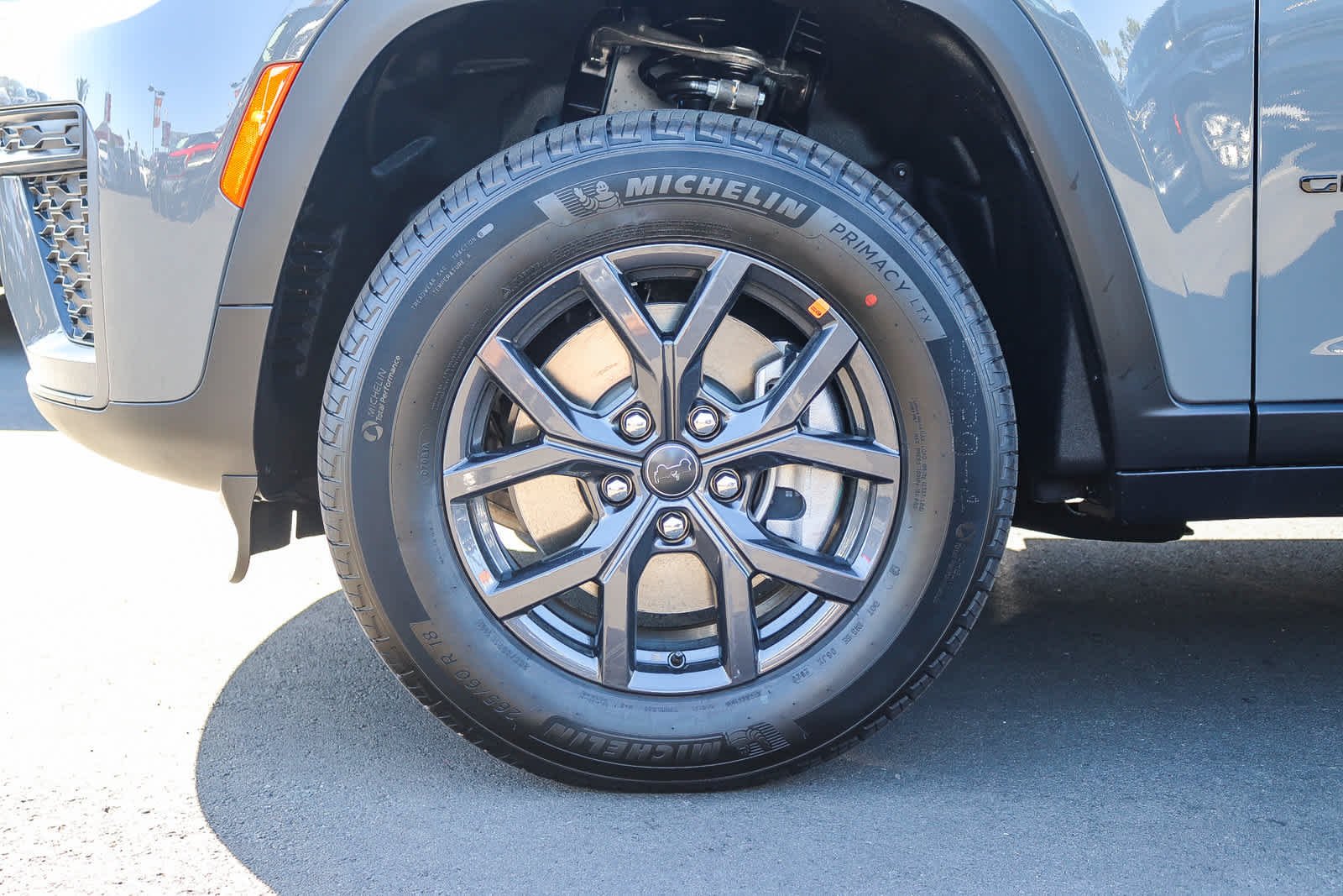 New 2027 Sting-Gray Clear-Coat Paint Jeep Laredo Altitude image 10