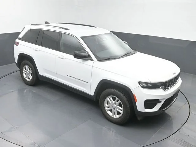 Used 2024 White Jeep Laredo image 35