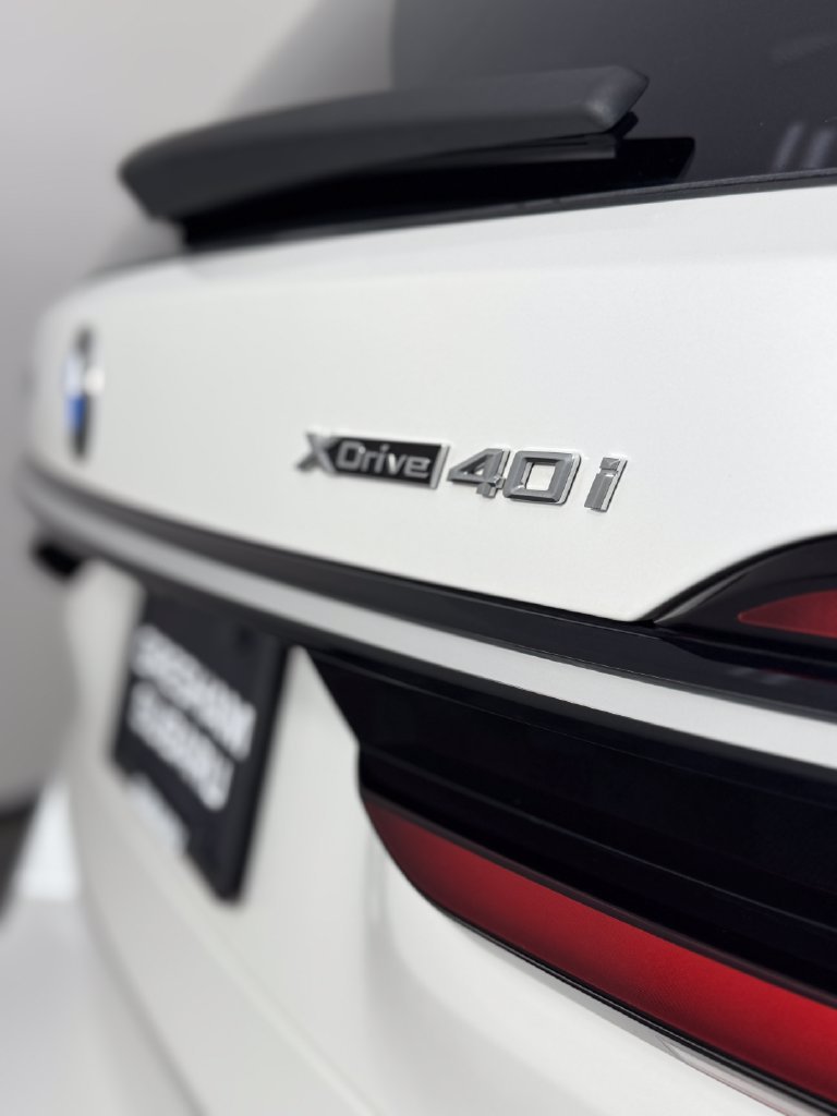 Used 2023 White Metallic BMW xDrive40i image 51