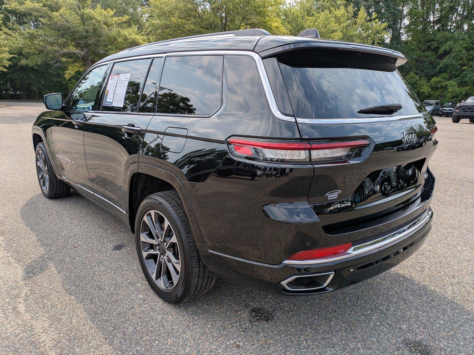 Used 2023 Diamond Black Crystal Pearlcoat Jeep Overland image 6