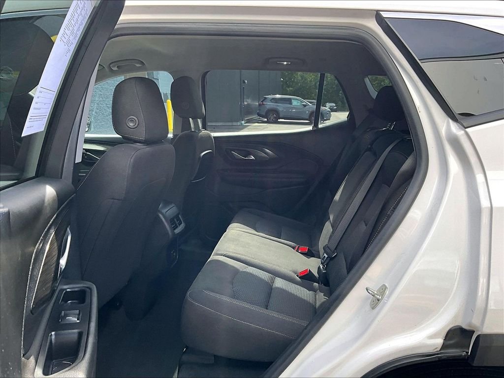Used 2023 White GMC SLE image 15