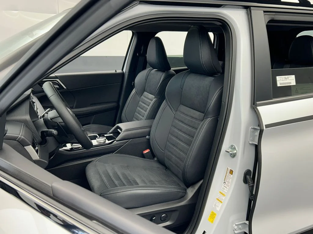 New 2026 White / Black Mitsubishi Trail Edition image 10