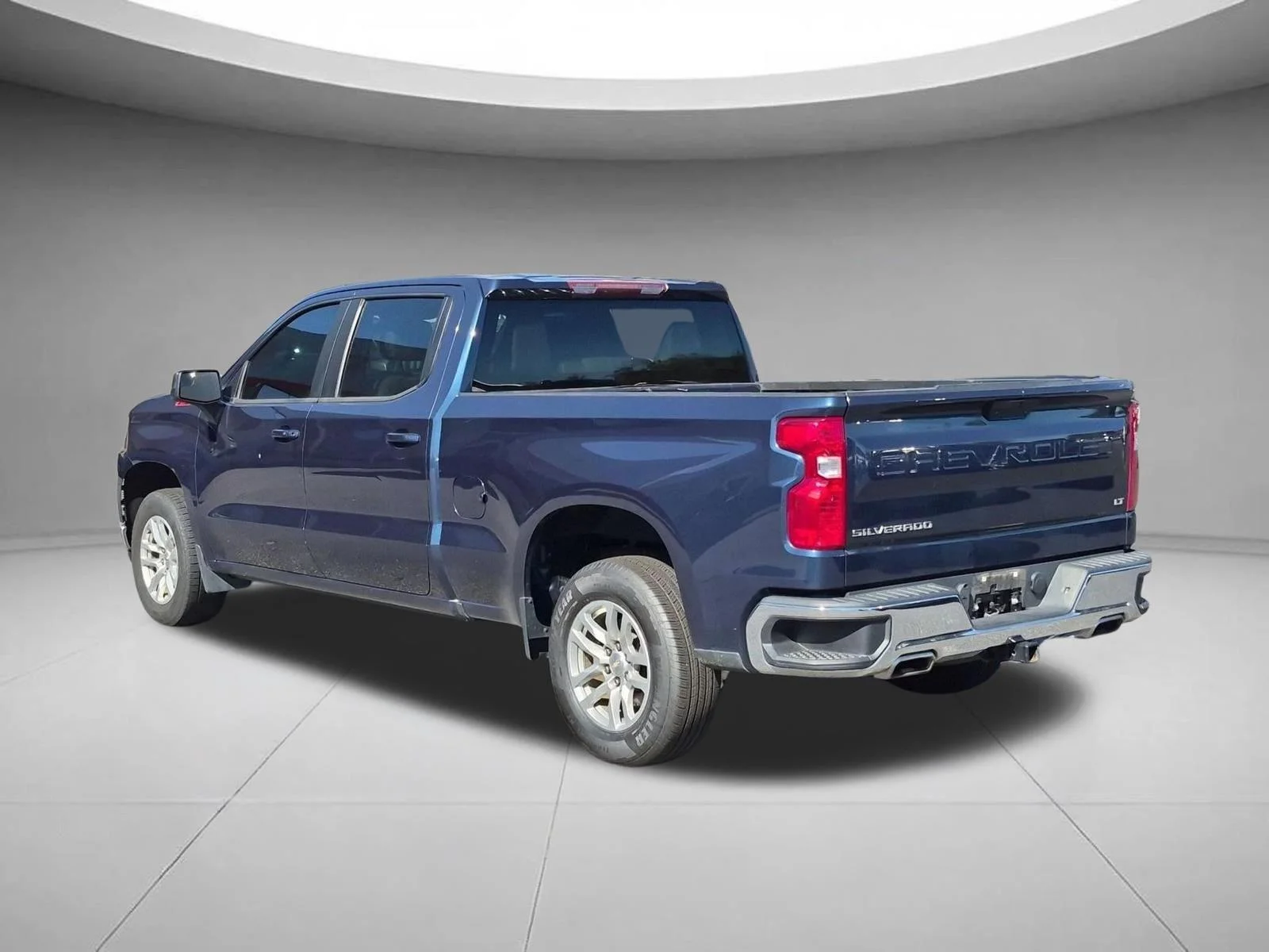 Used 2021 Northsky Blue Metallic Chevrolet LT image 3