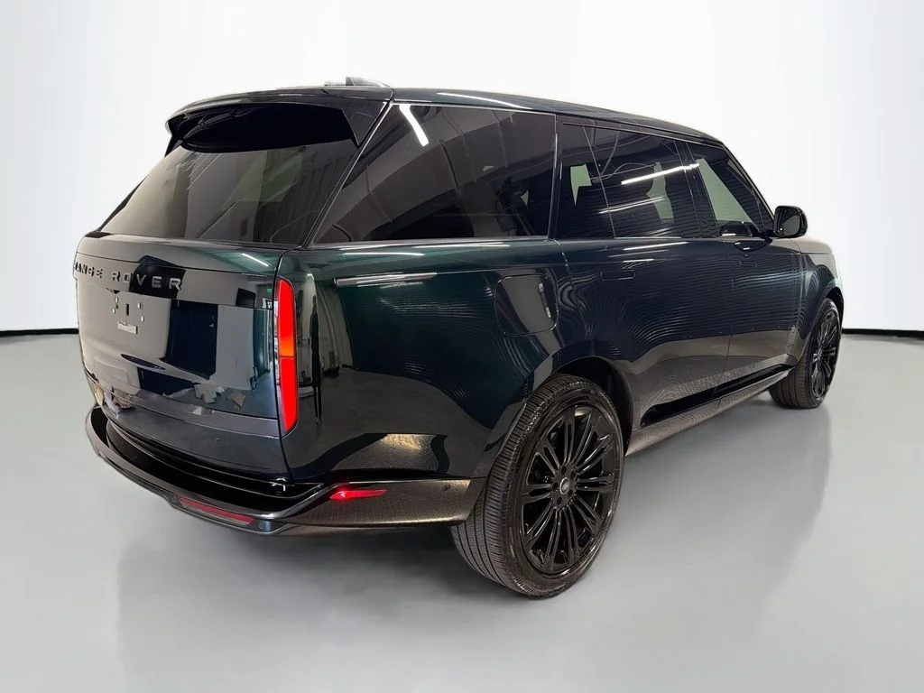 Certified Used 2025 British Racing Green SV Bespoke Ultra Met Gloss Land Rover Autobiography image 9