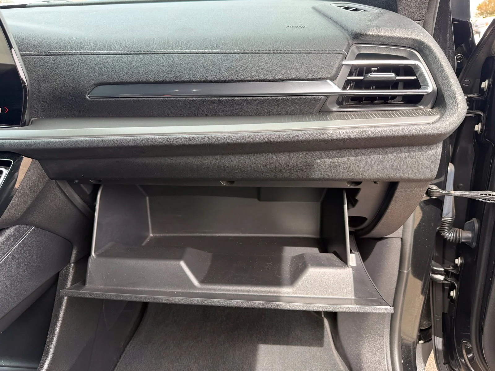 2025 Chevrolet Traverse LT - Photo 28