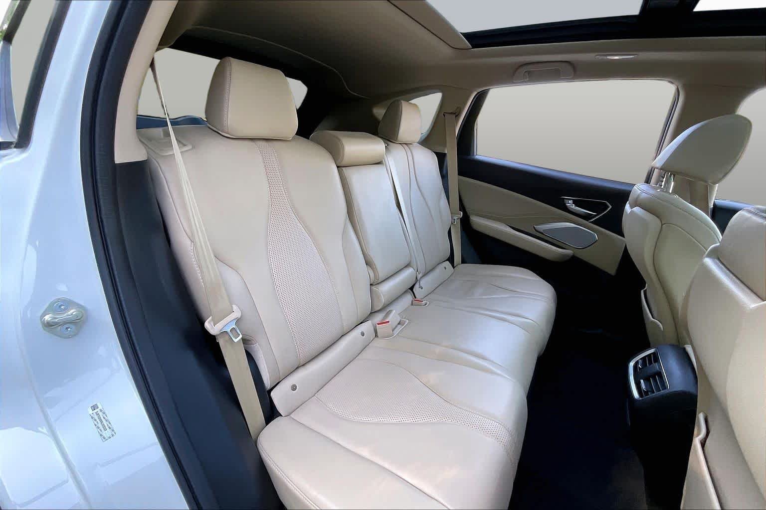 Used 2019 White Diamond Pearl Acura w/Technology Pkg image 18