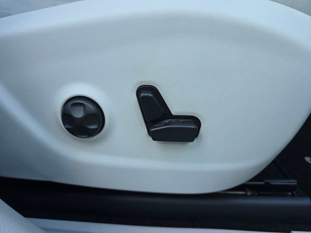 Used 2020 Gray Jeep Latitude Plus image 31
