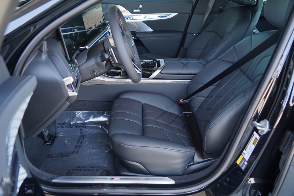 New 2026 Black Sapphire Metallic BMW M70 image 10