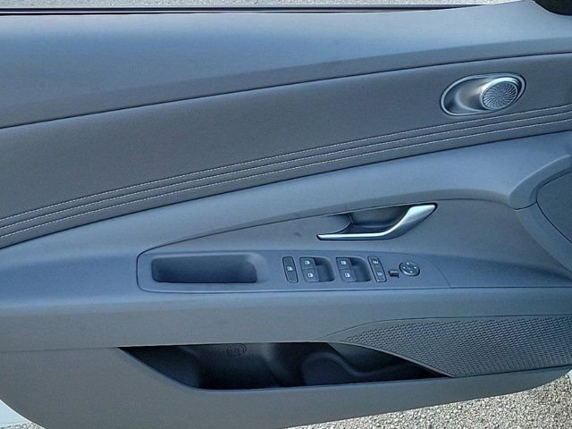 2025 Hyundai Elantra SEL - Photo 16