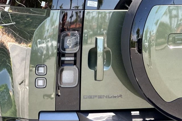 New 2026 Woolstone Green Land Rover X-Dynamic SE image 26