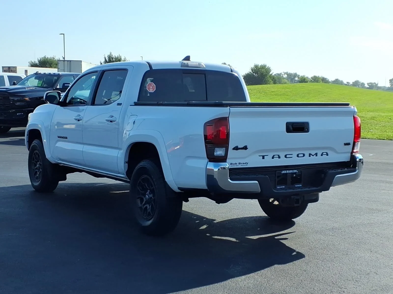 Used 2018 White Toyota  image 12