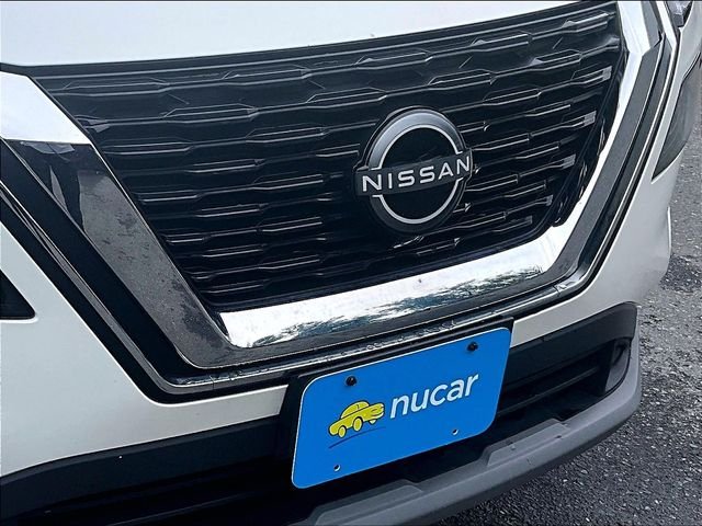 Used 2023 White Nissan S image 29