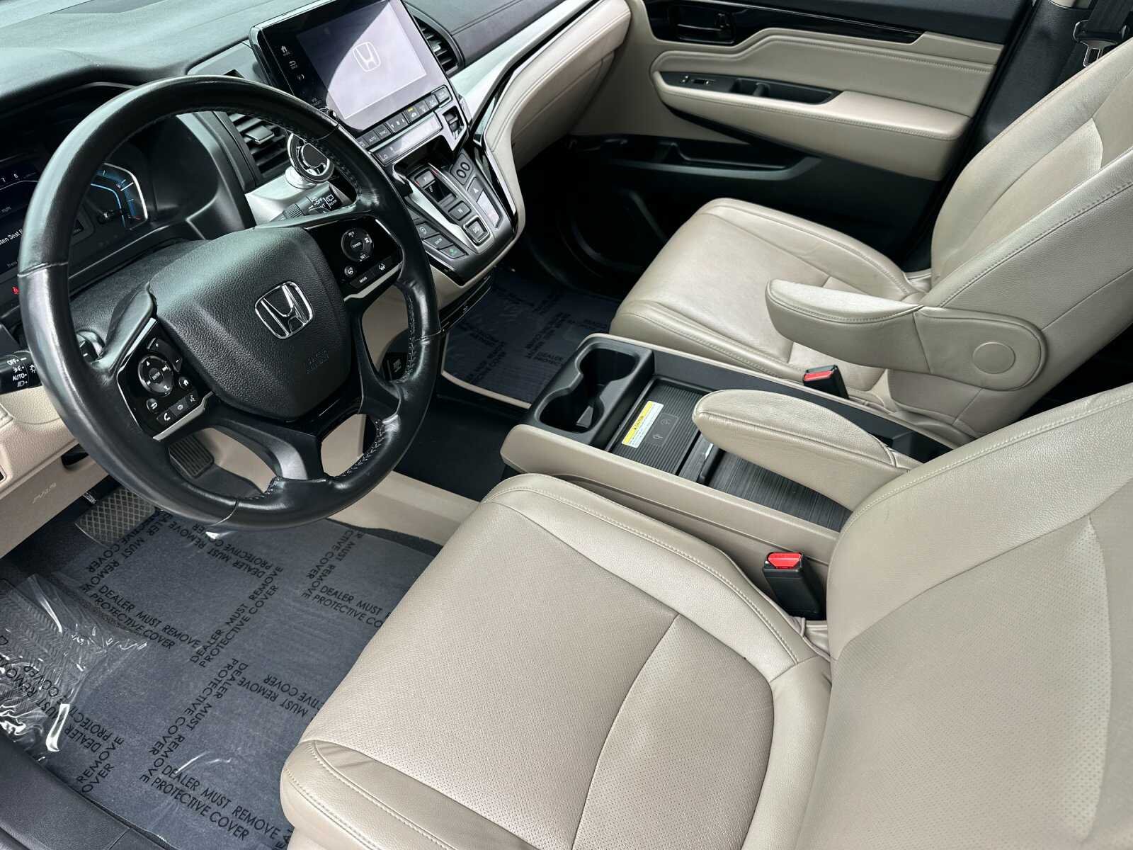 Used 2018 White Diamond Pearl Honda Elite 4D Passenger Van image 10