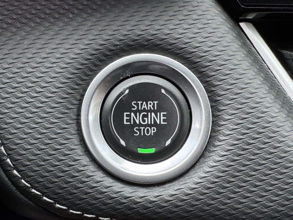Used 2025 White Chevrolet LT image 8