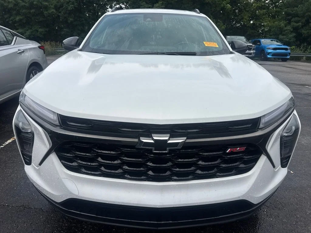 Used 2024 White Chevrolet 2RS image 10