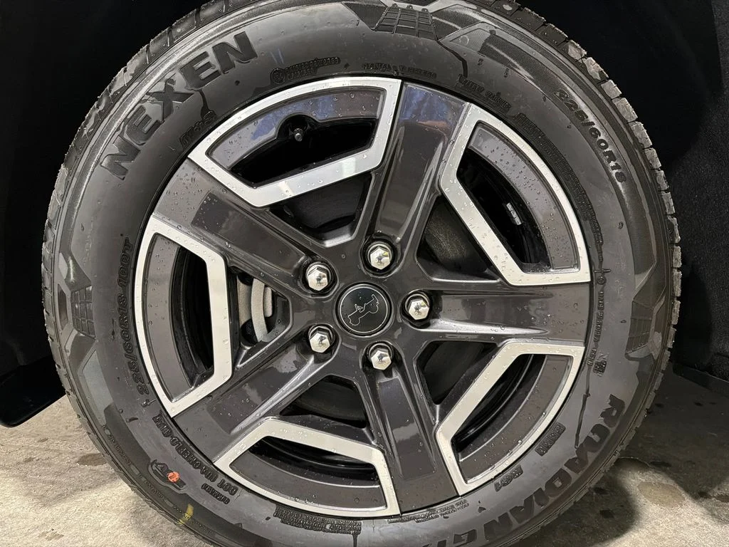 New 2026 Diamond Black Crystal Pearl-Coat Exterior Paint Jeep Limited image 43