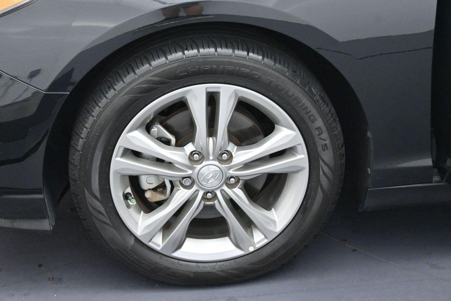 Used 2019 Phantom Black Hyundai SEL image 34