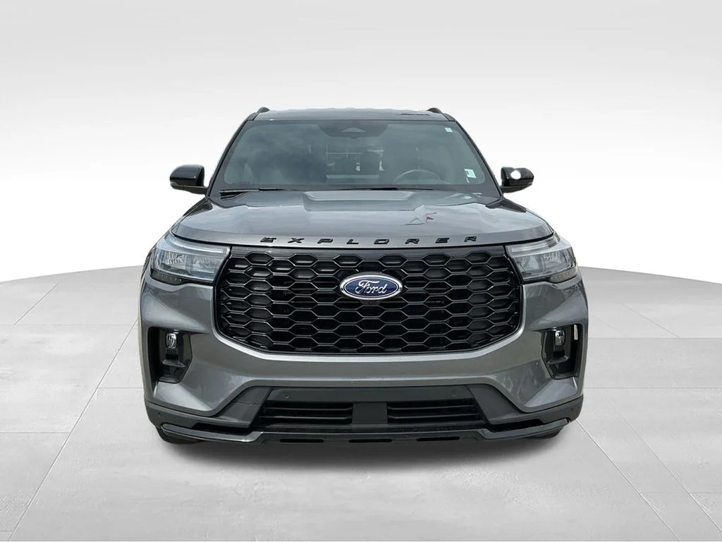 Used 2025 Gray Ford ST-Line image 13