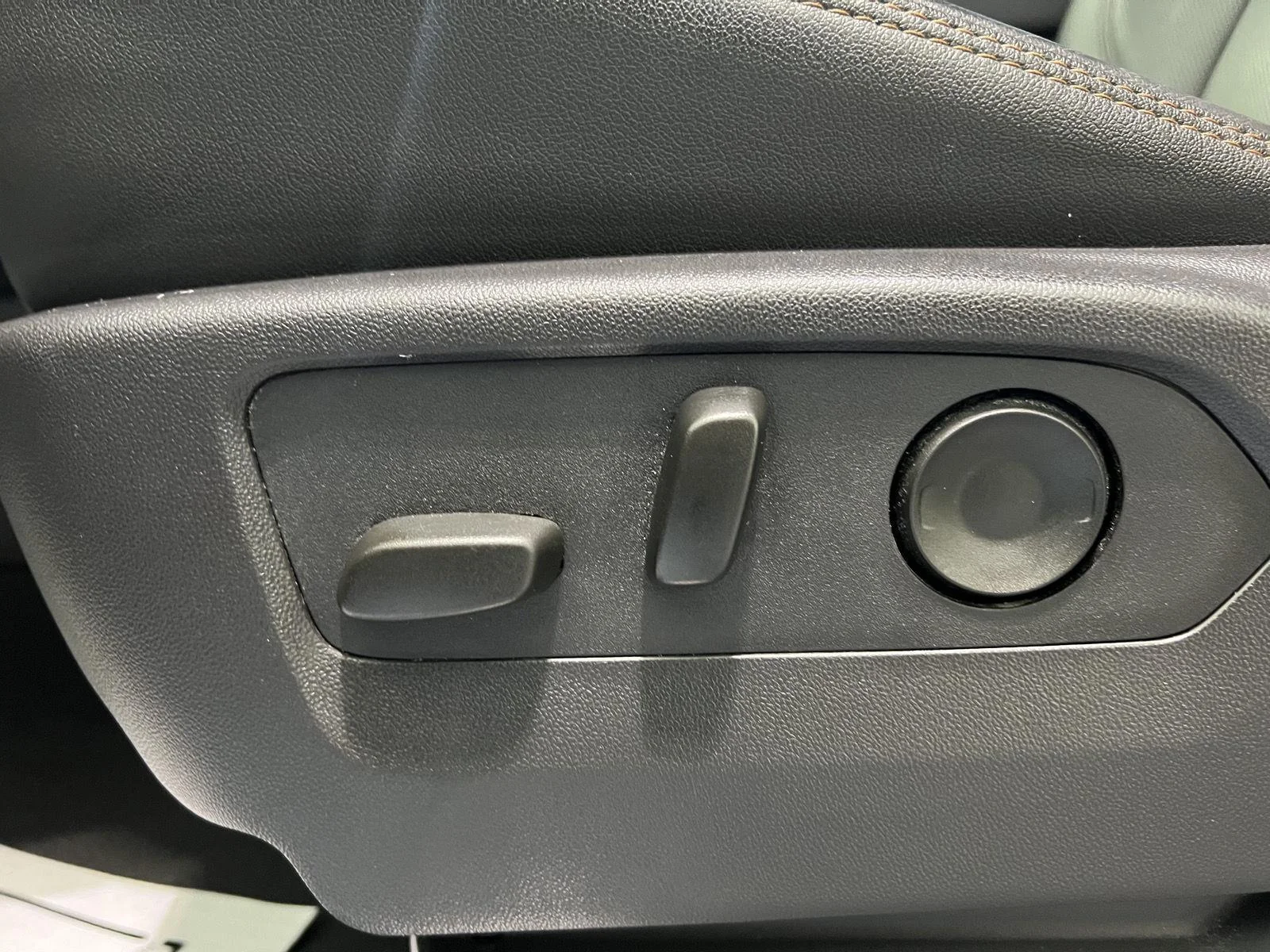 Used 2024 Titanium Rush Metallic GMC AT4 image 15