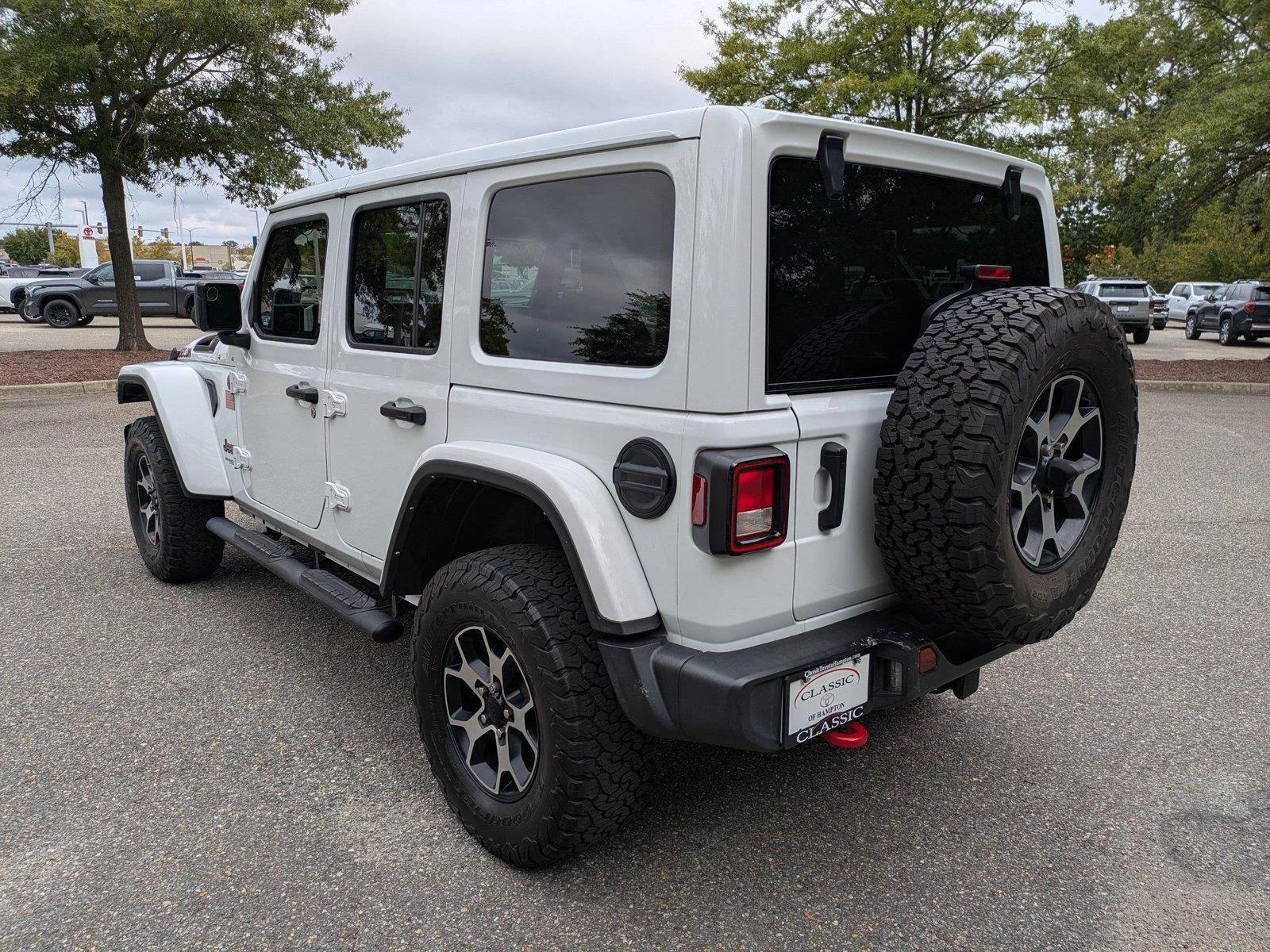 Used 2022 Bright White Clearcoat Jeep Unlimited Rubicon image 6
